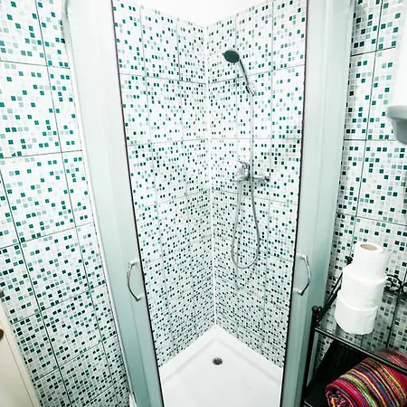 Bucharest's Pearl - The Explorer's Downtown Cabin דירה